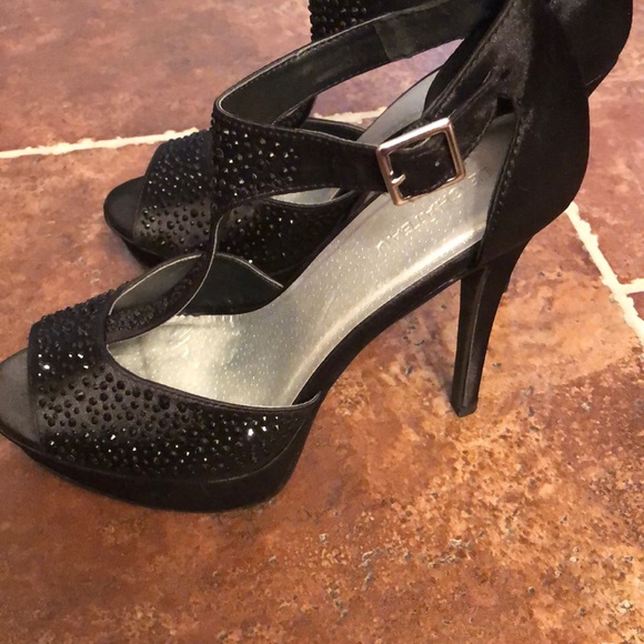 Shoes - Picture 1 of 4